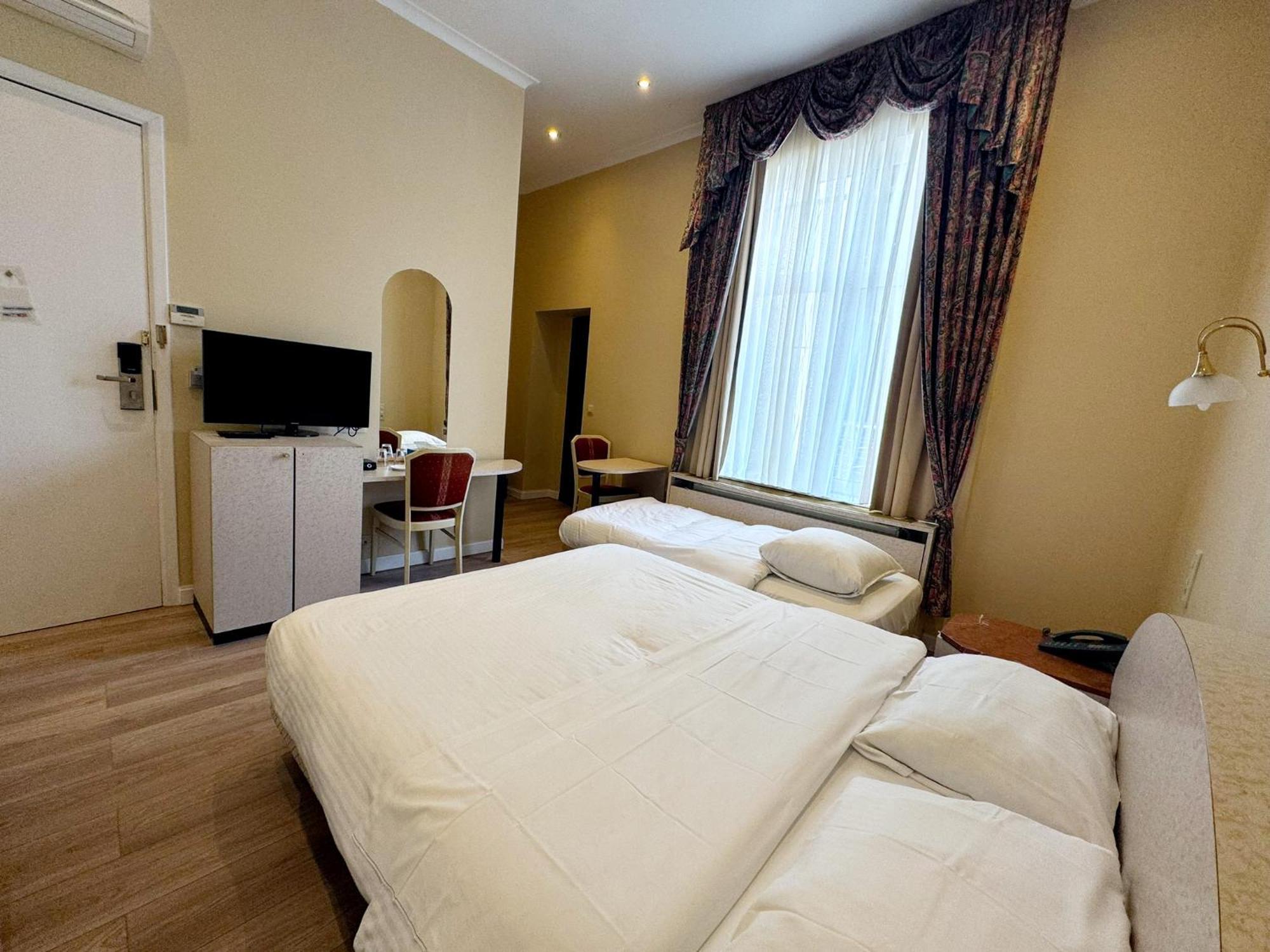 Hotel L'Auberge Du Souverain Auderghem Buitenkant foto