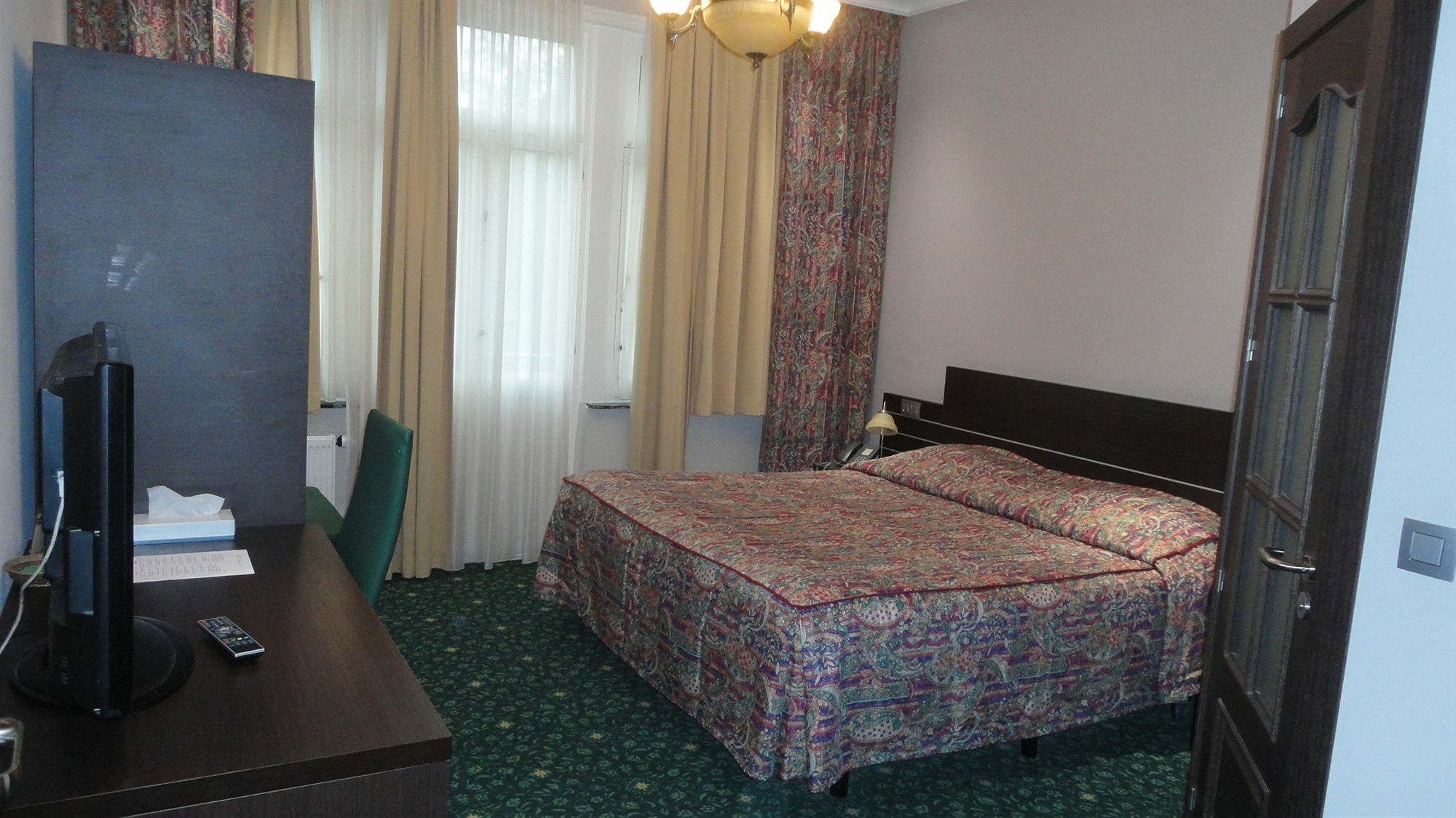 Hotel L'Auberge Du Souverain Auderghem Buitenkant foto